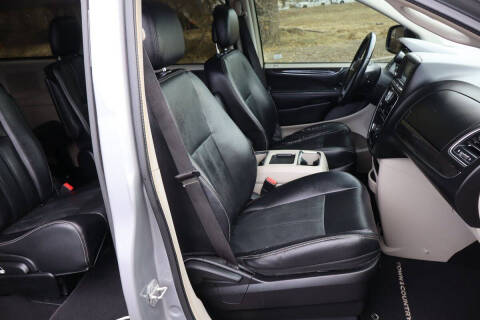 2013 Chrysler Town and Country Touring