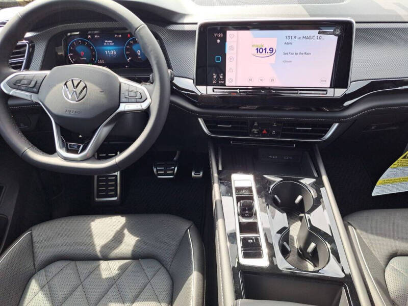 2026 Volkswagen Atlas Cross Sport SEL Premium R-Line 4Motion