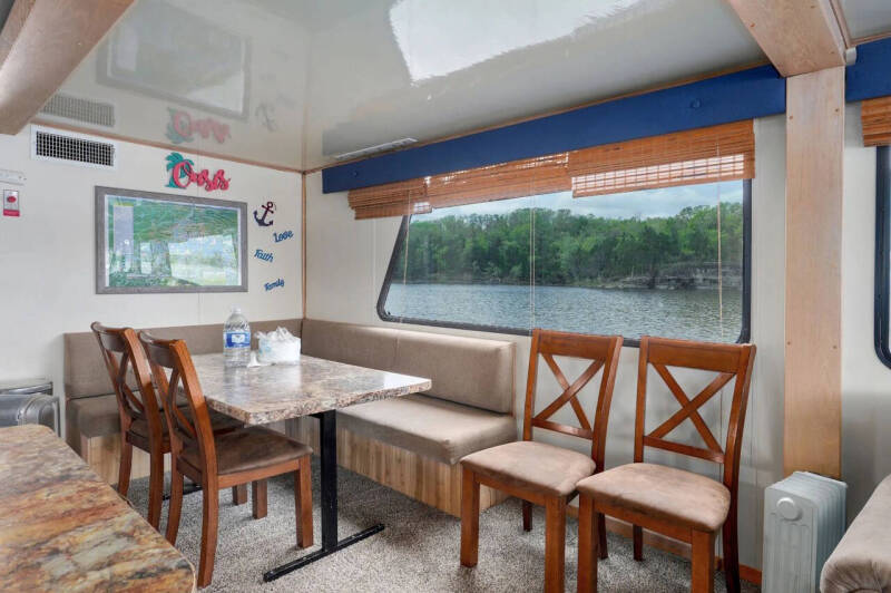 2000 FUN COUNTRY HOUSE BOAT