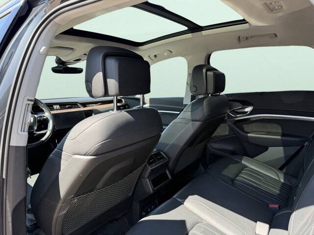 2019 Audi e-tron quattro Prestige