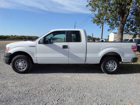 2013 Ford F-150 for sale at AUTO FLEET REMARKETING, INC. in Van Alstyne TX