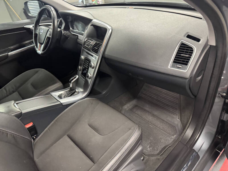 2017 Volvo XC60 T5 Dynamic