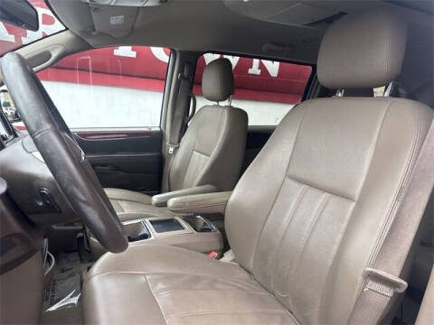 2013 Chrysler Town and Country Touring