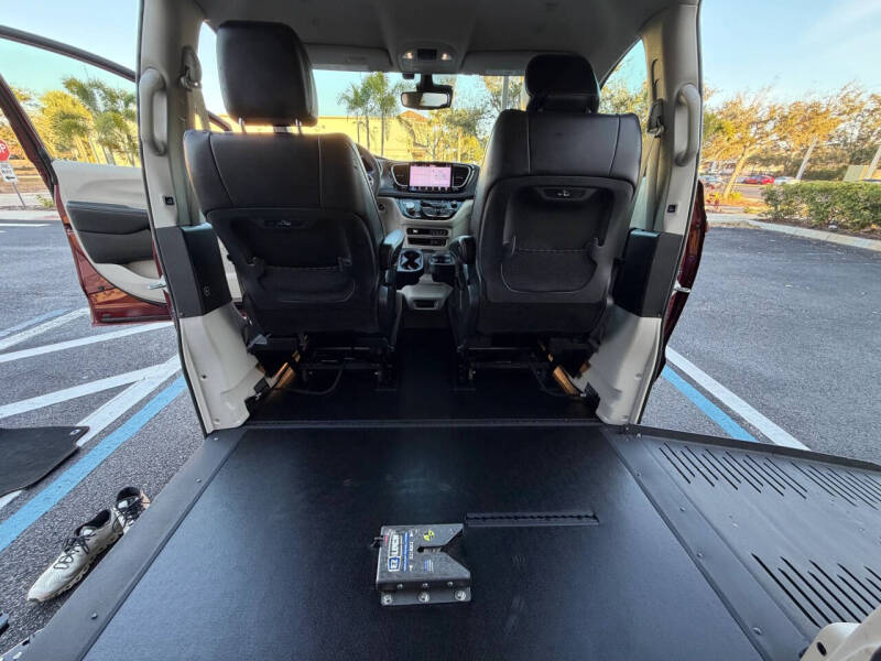 2022 Chrysler Pacifica Touring L