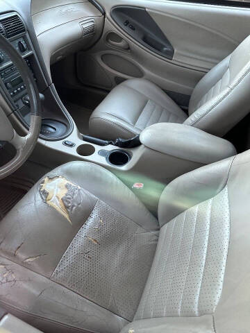 2004 Ford Mustang GT Deluxe