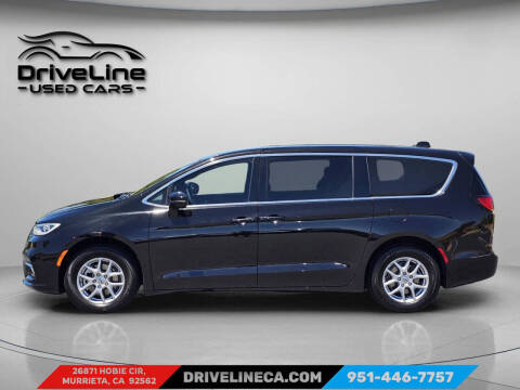 2025 Chrysler Pacifica Select