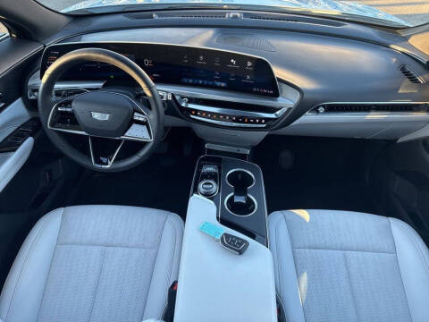 2024 Cadillac LYRIQ Luxury 1