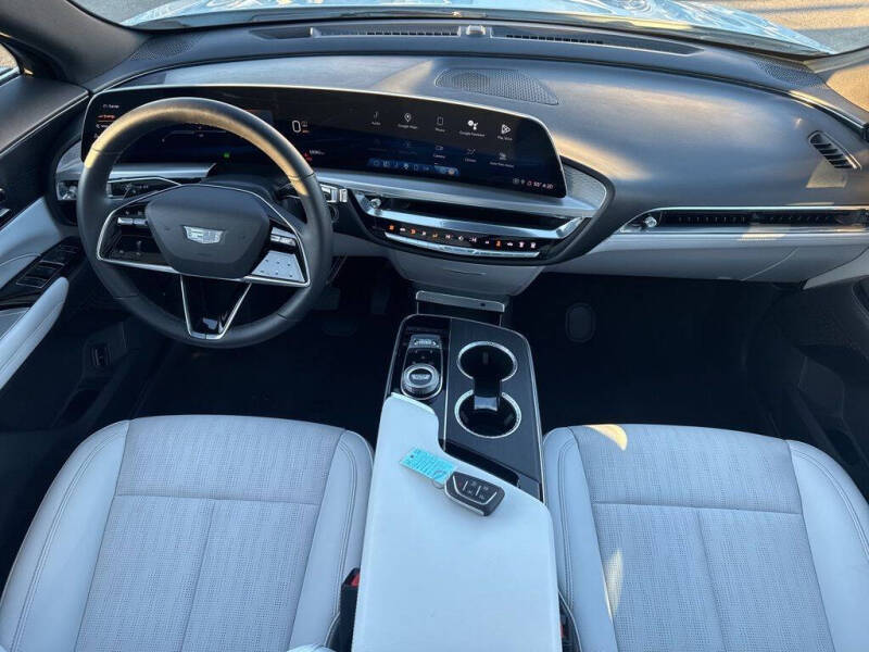 2024 Cadillac LYRIQ Luxury 1