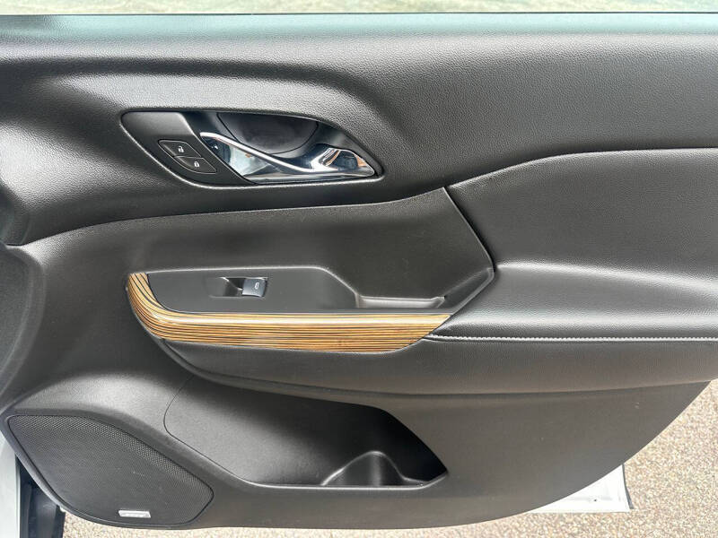 2017 GMC Acadia SLE-2