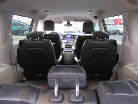 2017 Chrysler Pacifica Touring-L Plus