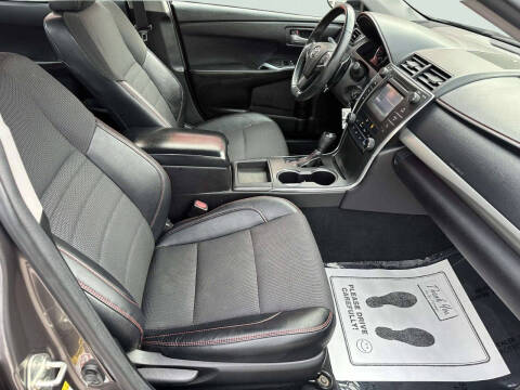 2017 Toyota Camry SE