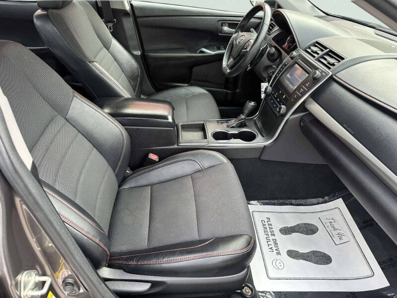 2017 Toyota Camry SE