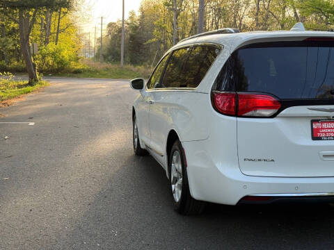 2017 Chrysler Pacifica Touring-L Plus