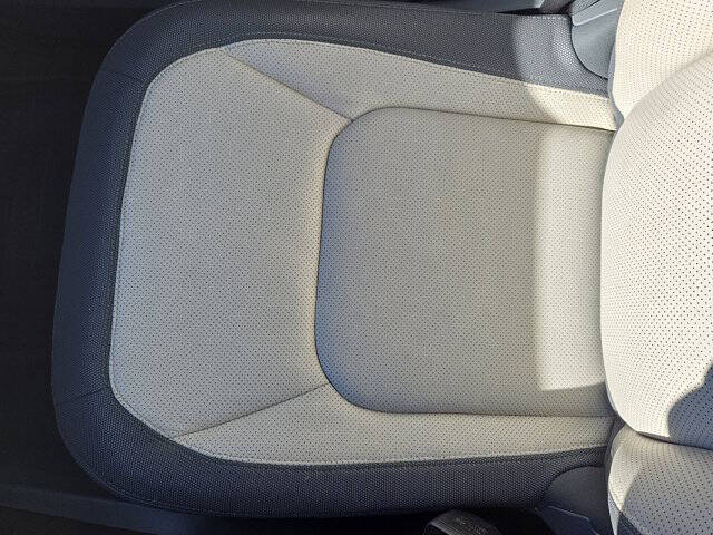 2024 Land Rover Defender 110 P400 X-Dynamic SE