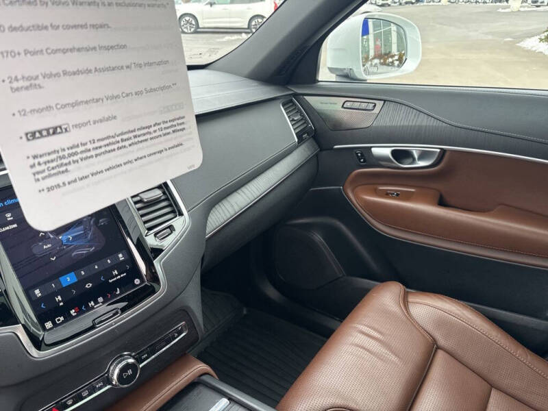 2024 Volvo XC90 Recharge T8 Ultimate Bright Theme 7P