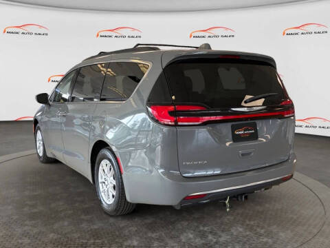 2022 Chrysler Pacifica Touring L