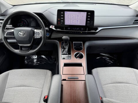 2021 Toyota Sienna LE 8-Passenger