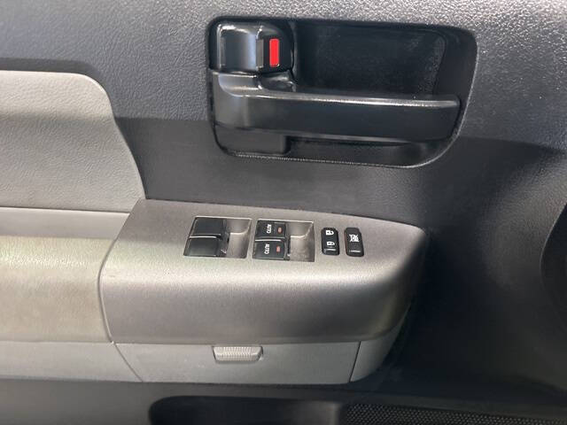 2015 Toyota Sequoia SR5