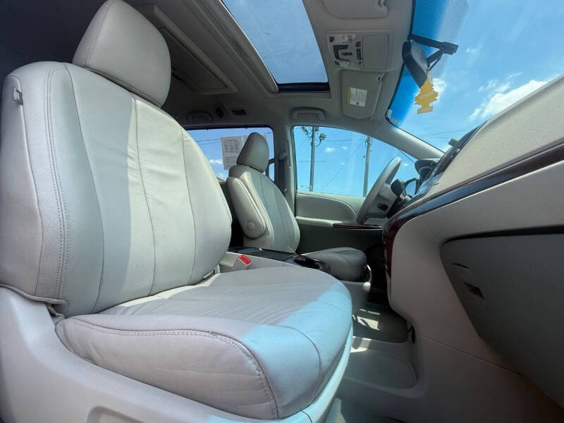 2012 Toyota Sienna XLE 8-Passenger