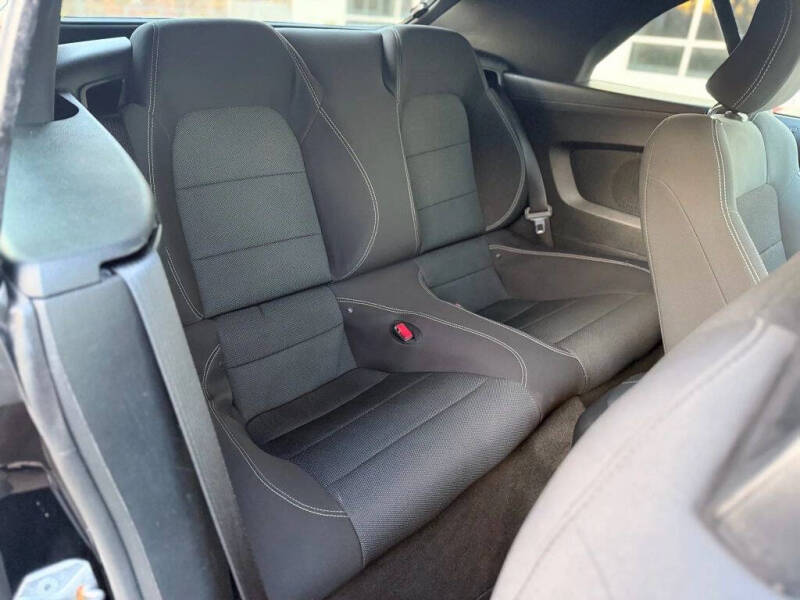 2016 Ford Mustang V6