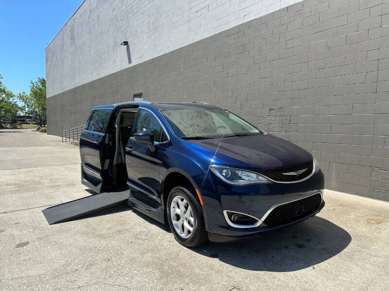 2017 Chrysler Pacifica Touring-L Plus