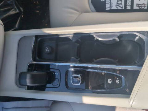 2023 Volvo XC60 B5 Plus Dark Theme