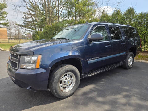 2007 Chevrolet Suburban for sale at Autotrend Specialty Cars in Lindenhurst NY