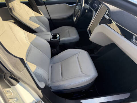 2016 Tesla Model S 70D