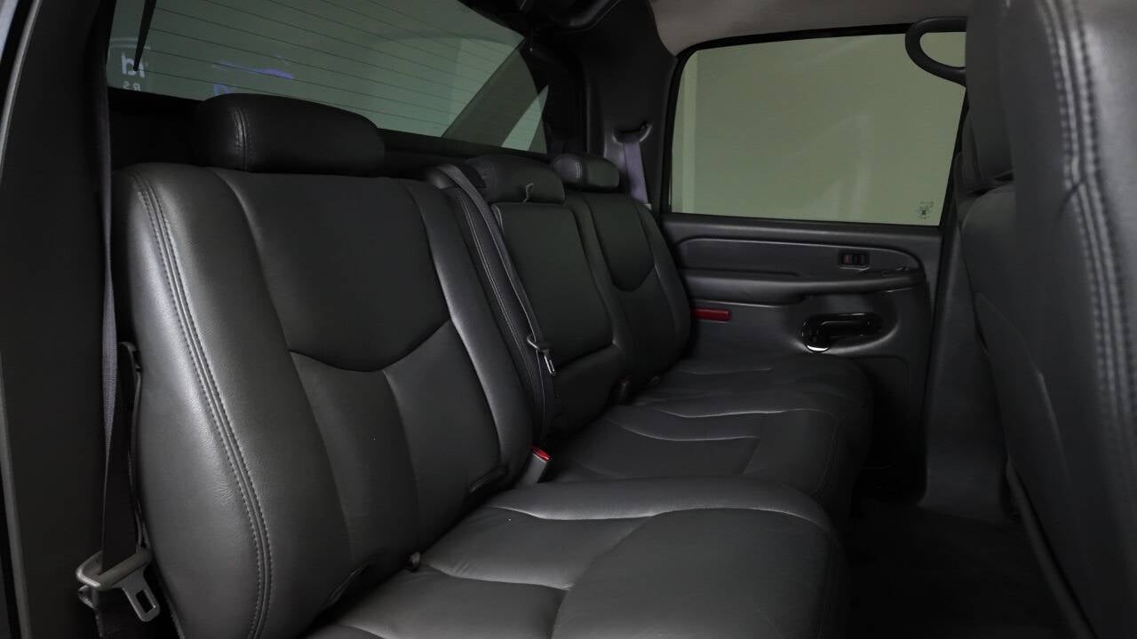 2004 Chevrolet Avalanche 44