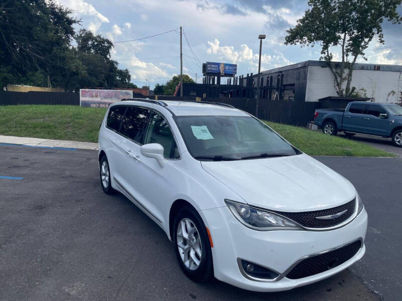 2017 Chrysler Pacifica Touring-L Plus's photo