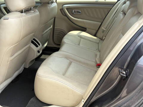 2015 Ford Taurus SEL