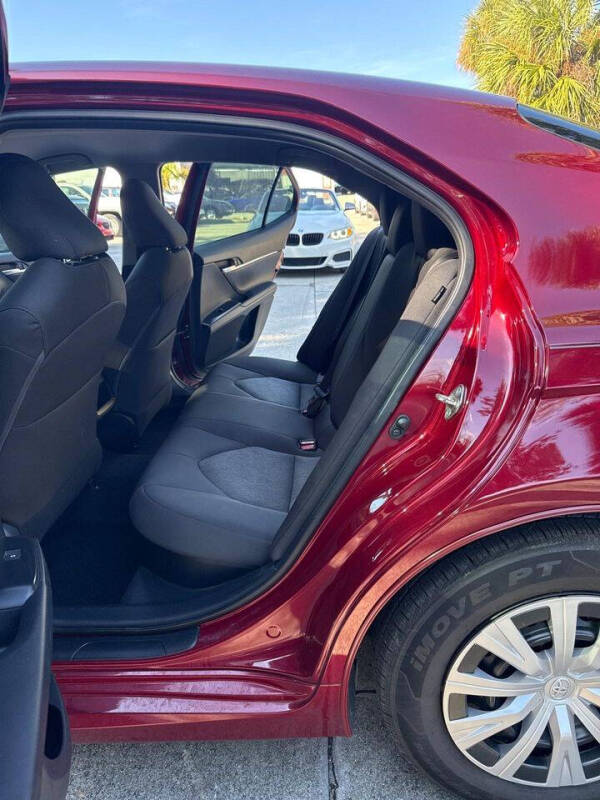 2020 Toyota Camry Hybrid LE