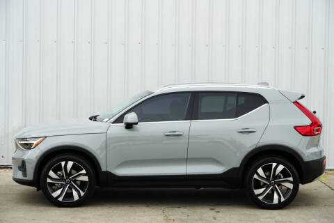 2024 Volvo XC40 B5 Plus Bright Theme