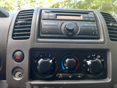 2011 Nissan Pathfinder LE