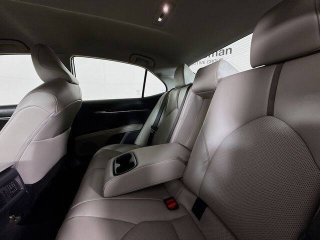 2022 Toyota Camry Hybrid XLE