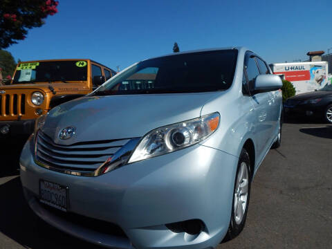 2015 Toyota Sienna LE 8-Passenger