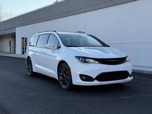 2018 Chrysler Pacifica for sale at GREAT DEAL AUTO SALES in Center Line MI