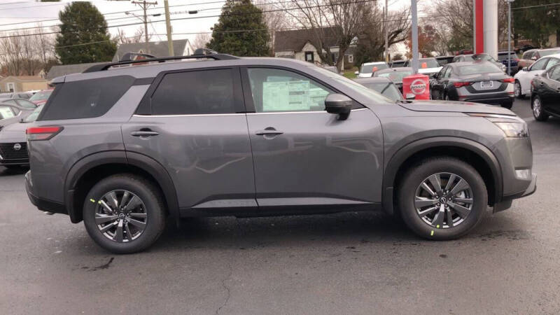 2025 Nissan Pathfinder SV