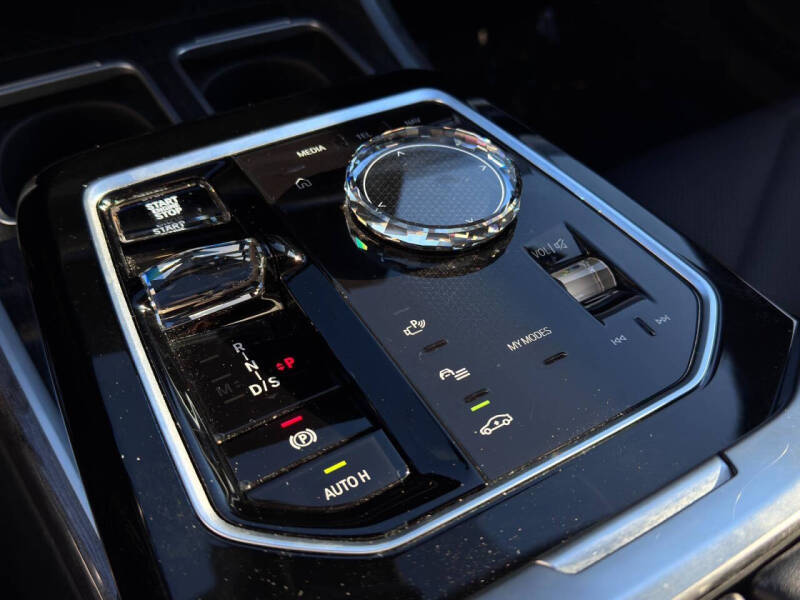 2023 BMW 7 Series 740i