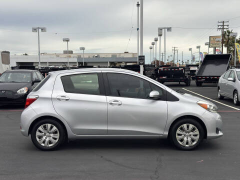 2012 Toyota Yaris 5-Door LE