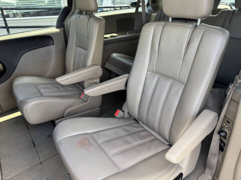 2014 Chrysler Town and Country Touring