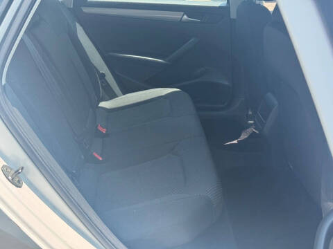 2014 Volkswagen Passat 1.8T S PZEV