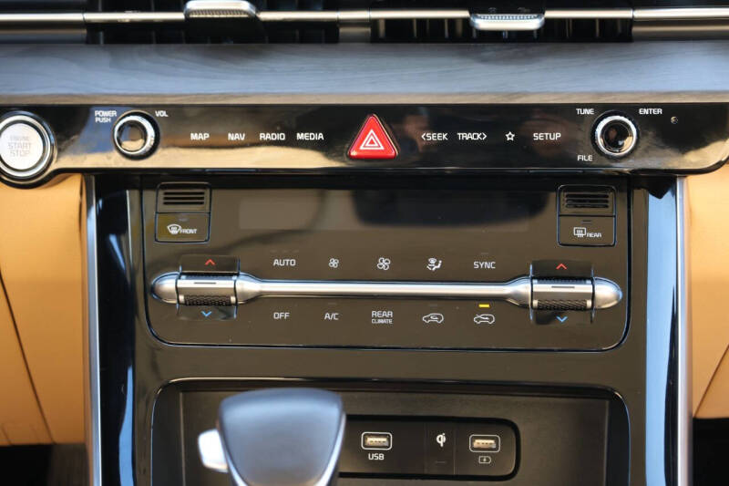 2024 Kia Carnival EX