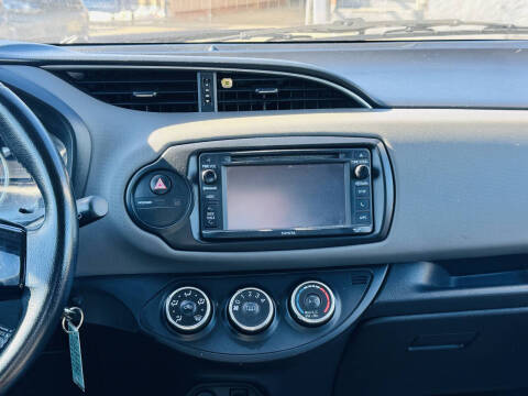 2016 Toyota Yaris 5-Door SE