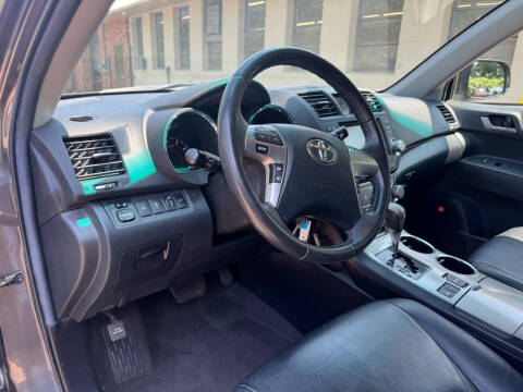 2012 Toyota Highlander SE