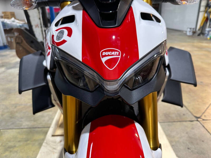 2025 Ducati Streetfighter V4 Supreme