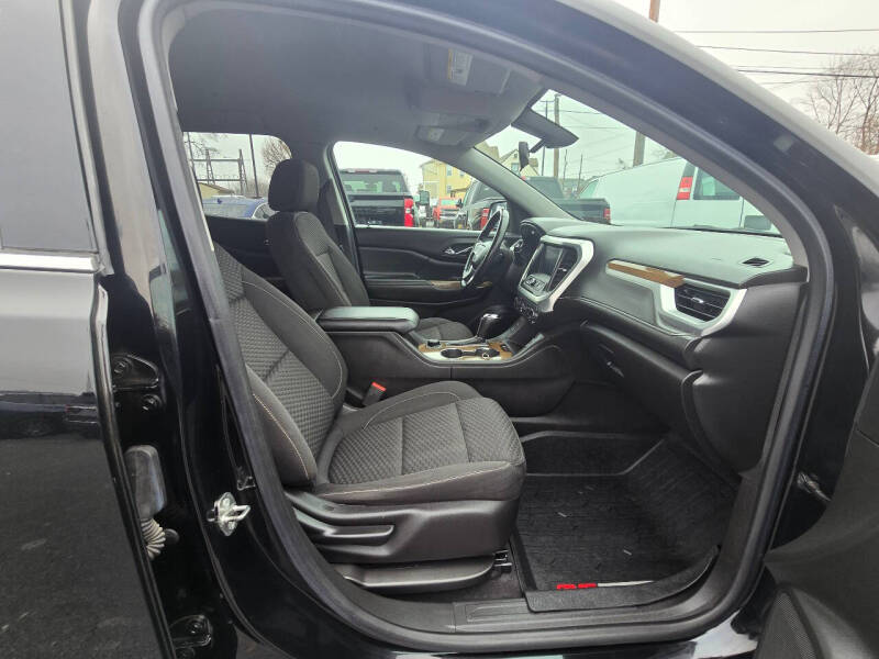 2017 GMC Acadia SLE-2