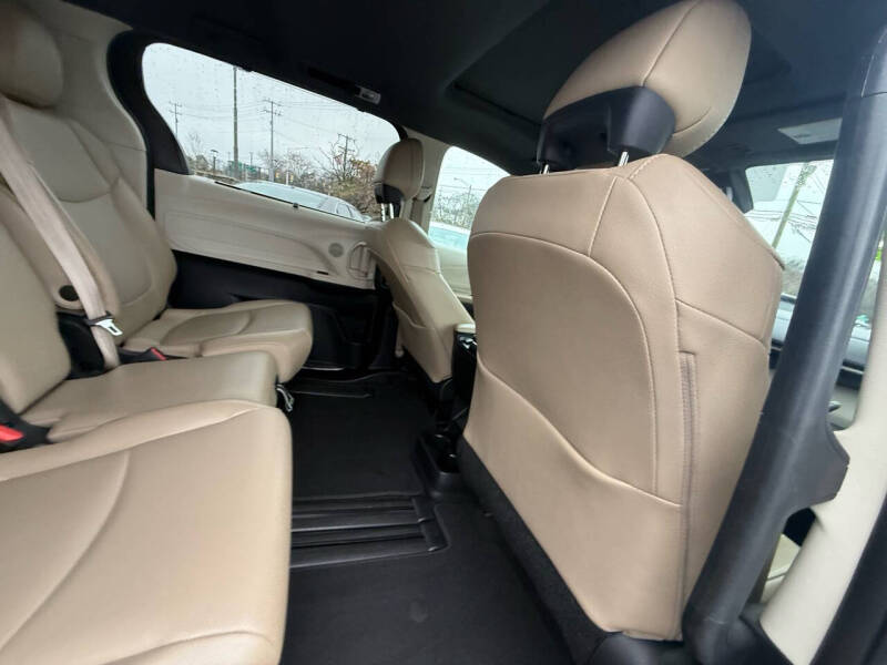 2021 Toyota Sienna XLE 8-Passenger