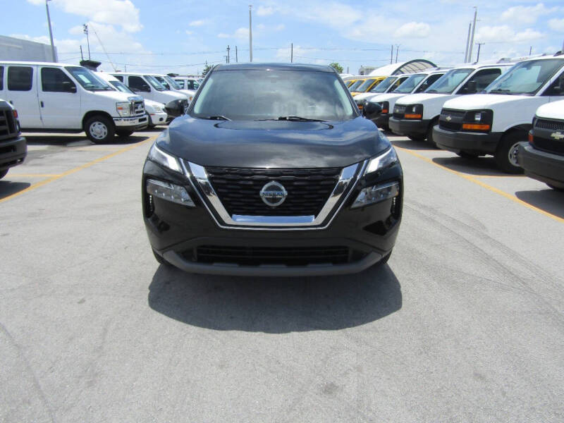 2021 Nissan Rogue SV photo 3