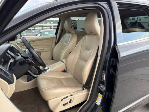 2015 Volvo XC60 T6 Drive-E Premier Plus